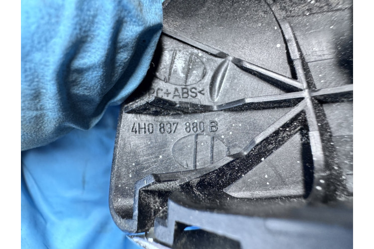 Уголок наружной ручки правой двери Audi Allroad quattro 2012-2019 4H0837880B Уголок наружной ручки правой двери Audi Allroad quattro 2012-2019 4H0837880B