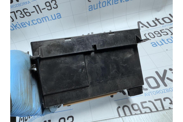 Блок управления климат-контролем Audi Allroad quattro 2000-2005 4B0820043AE