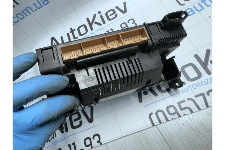 Блок управления климат-контролем Audi Allroad quattro 2000-2005 4B0820043AE