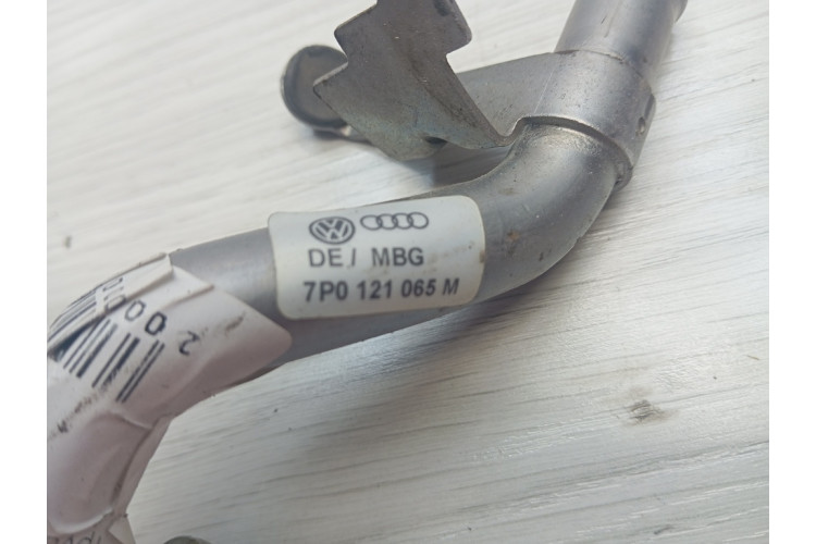 Трубка системи охолодження VW Touareg 2010-2018 7P0121065M