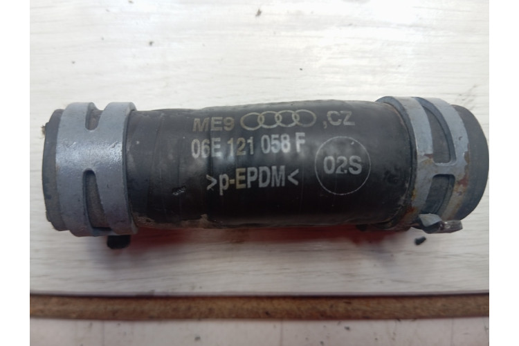 Шланг системи охолодження Audi Q5 [8R] 2008-2017 06E121058F