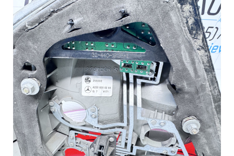 Ліхтар задній правий у зборі Mercedes Benz W220 1998-2005 2208200264 Ліхтар задній правий у зборі Mercedes Benz W220 1998-2005 2208200264