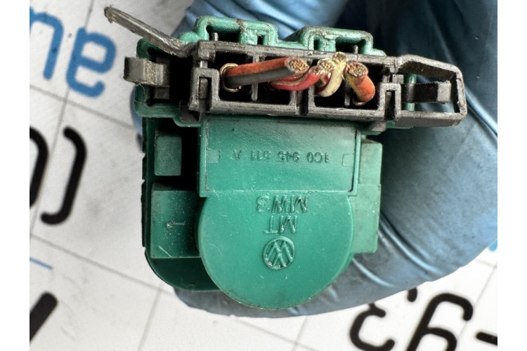 Датчик увімкнення стопсигналу Seat Alhambra 2000-2010 1C0945511A Датчик увімкнення стопсигналу Seat Alhambra 2000-2010 1C0945511A