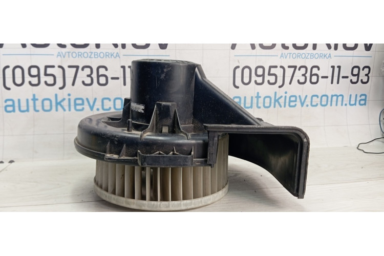 Моторчик вентилятора пічки (опалювача салону) Seat Ibiza IV 2002-2008 6Q1819015B Моторчик вентилятора пічки (опалювача салону) Seat Ibiza IV 2002-2008 6Q1819015B