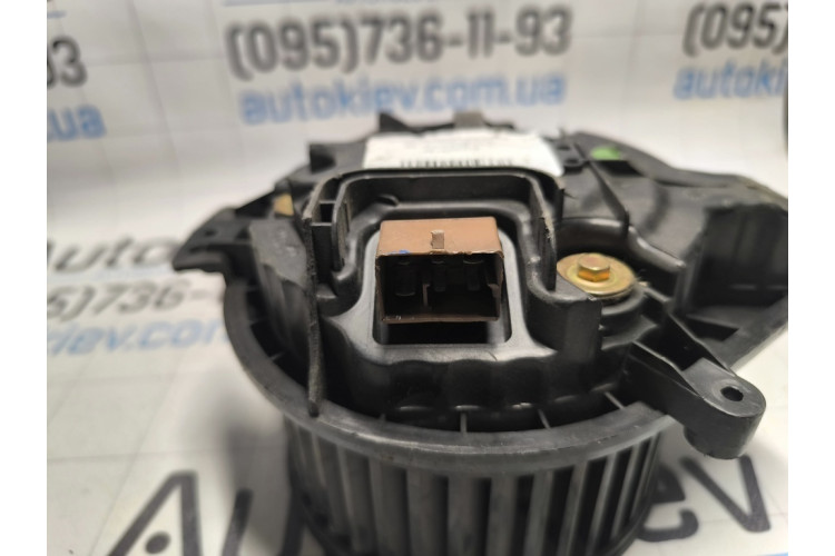 Мотор вентилятора пічки (опалювача салону) Seat Exeo 2009-2013 8E1820021B