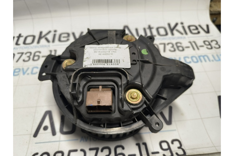 Мотор вентилятора пічки (опалювача салону) Seat Exeo 2009-2013 8E1820021B