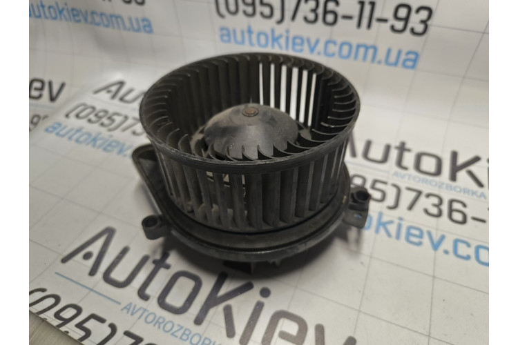 Мотор вентилятора пічки (опалювача салону) Seat Exeo 2009-2013 8E1820021B
