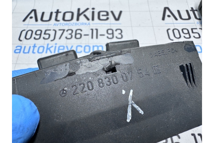 Дефлектор повітряний задній чорного кольору Mercedes Benz W220 1998-2005 A2208300754