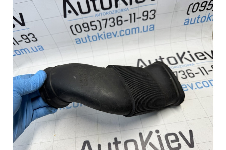 Патрубок повітряного фільтра Mercedes Benz W220 1998-2005 A6130940087