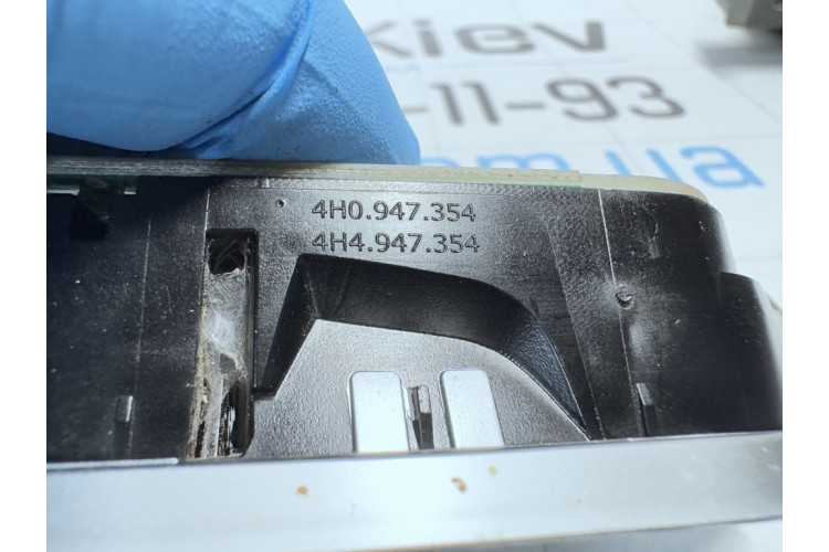 Плафон для салону. Audi A8 [4H] 2010-2017 4H0947354