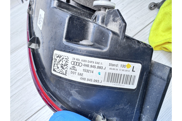 Фонарь задний внутренний левый Audi A8 [4H] 2010-2017 4H0945093J