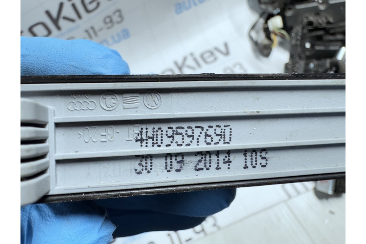 Блок кнопок керування сидінням водія Audi A8 [4H] 2010-2017 4H0959769D