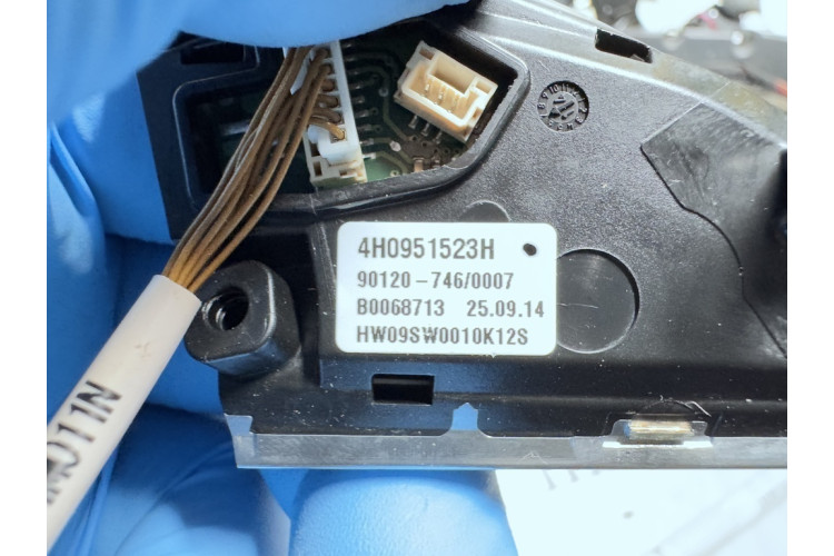 Блок многофункциональных клавиш рулевого колеса Audi A8 [4H] 2010-2017 4H0951523H