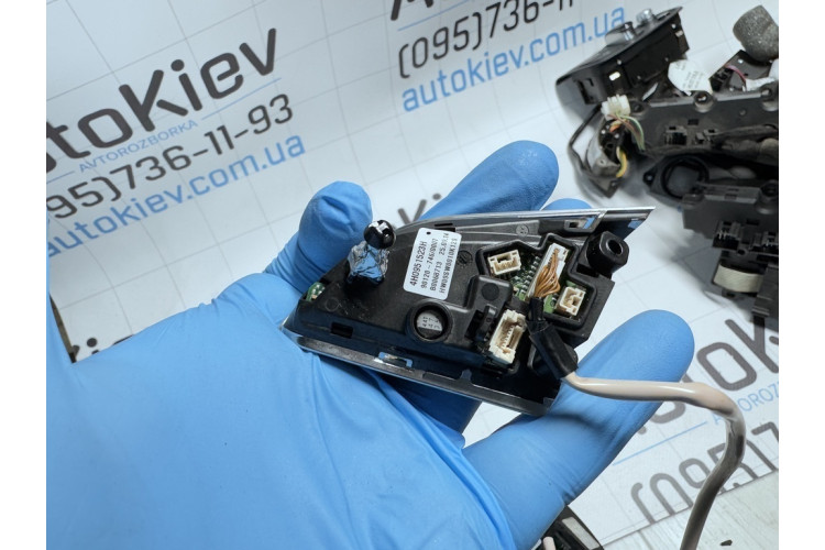 Блок многофункциональных клавиш рулевого колеса Audi A8 [4H] 2010-2017 4H0951523H