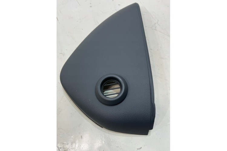 Бічна заглушка лев чорна Audi A8 [4H] 2010-2017 4H1857085A