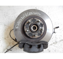 Цапфа (поворотний кулак) передній лівий зі ступицею Hyundai Tucson 2004-2010